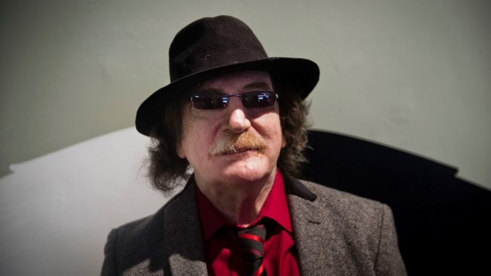 Charly confiesa tener "una antena" que capta las "señales de la vida".