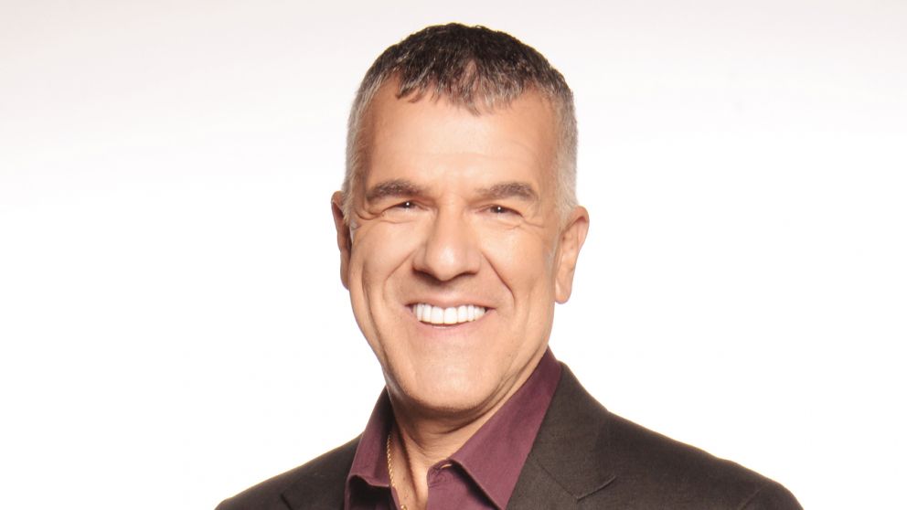 Lleva el ritmo en la sangre y confiesa que escucha todo tipo de ritmos: salsa, electrónica, murga, tango, jazz y folkclore.