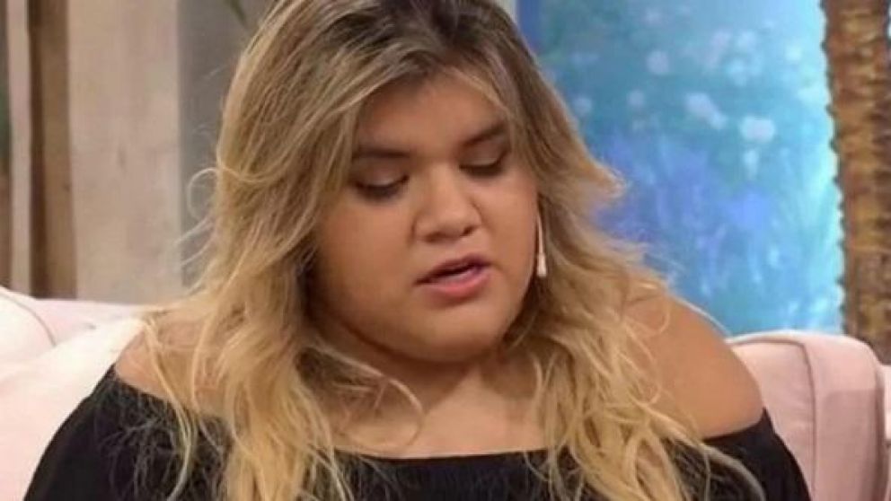 La joven continúa internada.