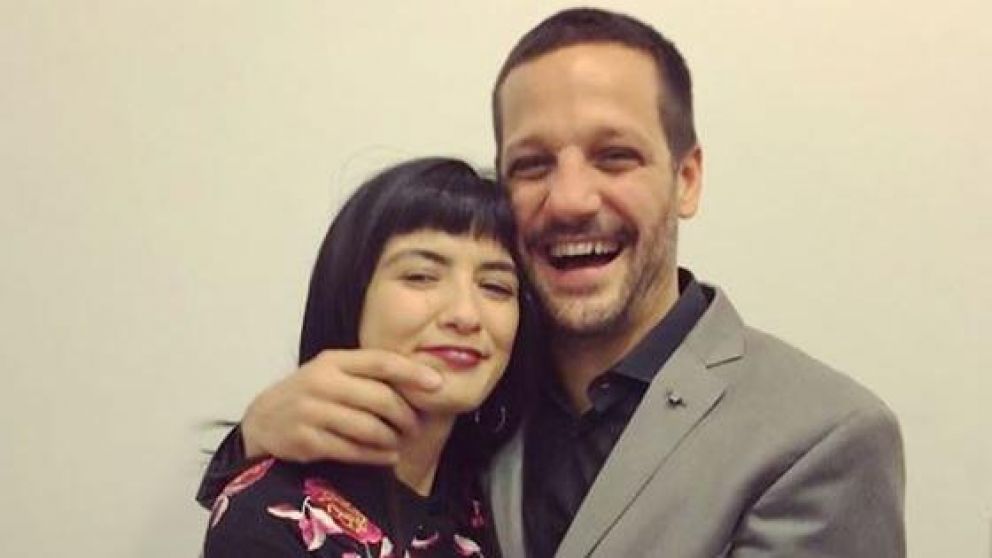 La pareja del actor Rodrigo de la Serna fue duramente agredida por las redes