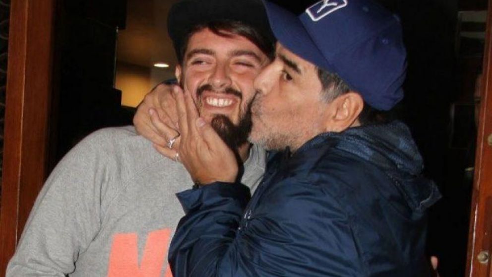 El Diez rumbo a Italia.