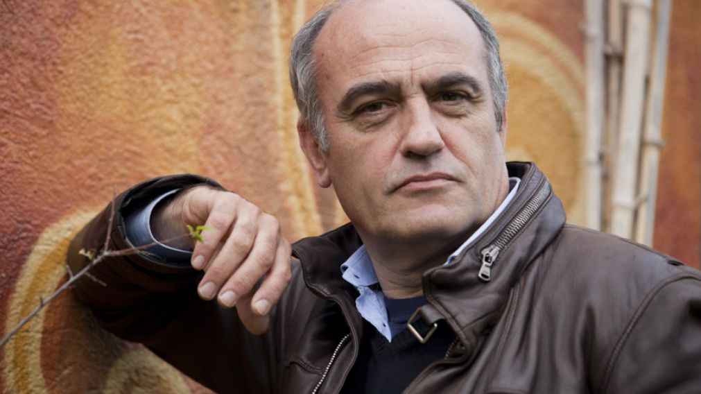 Francesc Orella interpreta a Merlí.