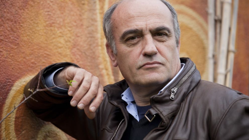 Francesc Orella interpreta a Merlí.