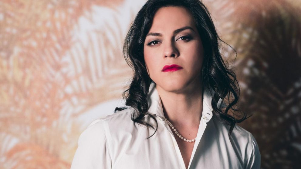 Así es Daniela Vega, primera trans que dará un Oscar