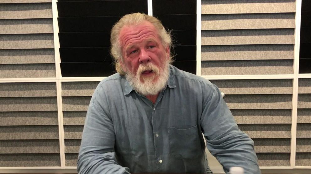 El actor se mostró muy desprolijo