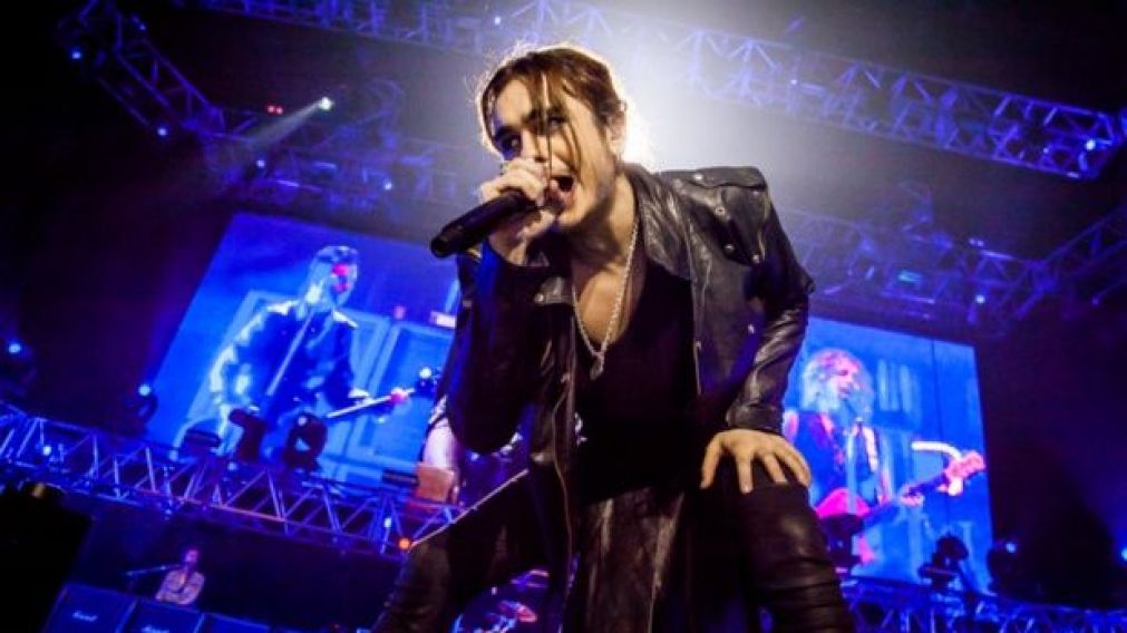El cantante sorprendió con su imagen hot