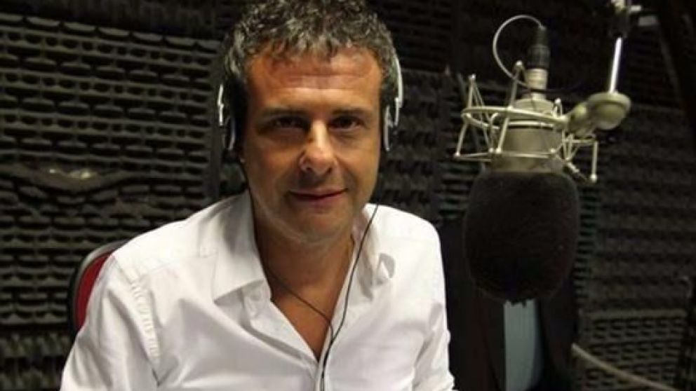 Le habló a sus ex compañeros.