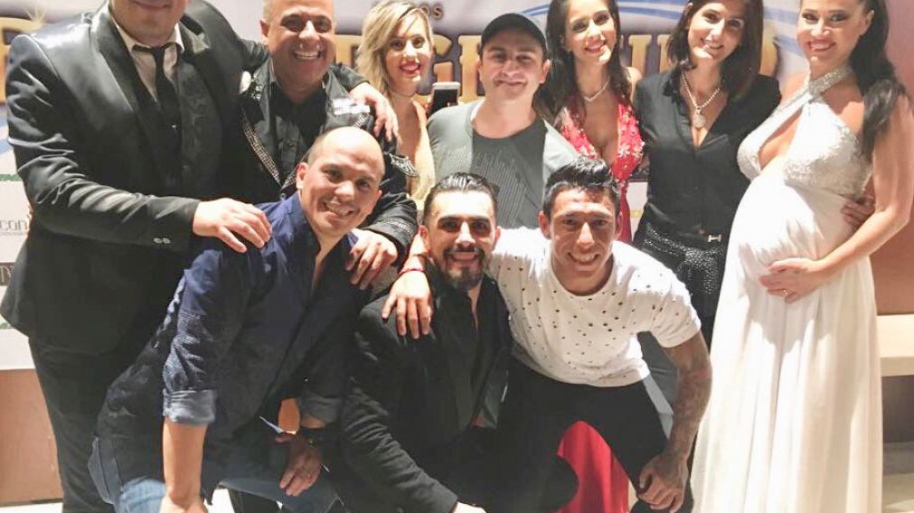 Milone emocionó al cantar el Himno Nacional