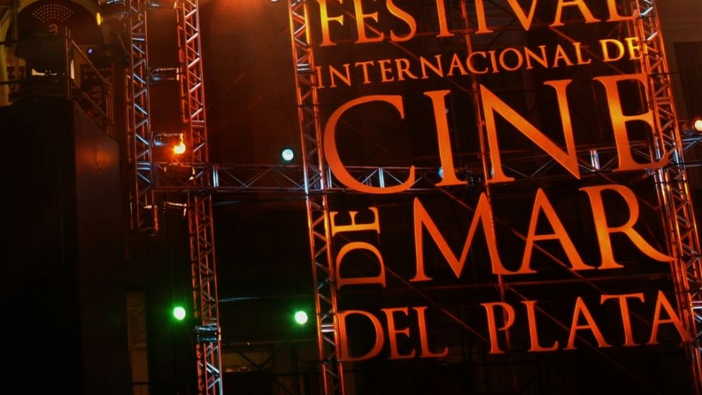 Suspenden festejos en el Festival de Cine por el submarino