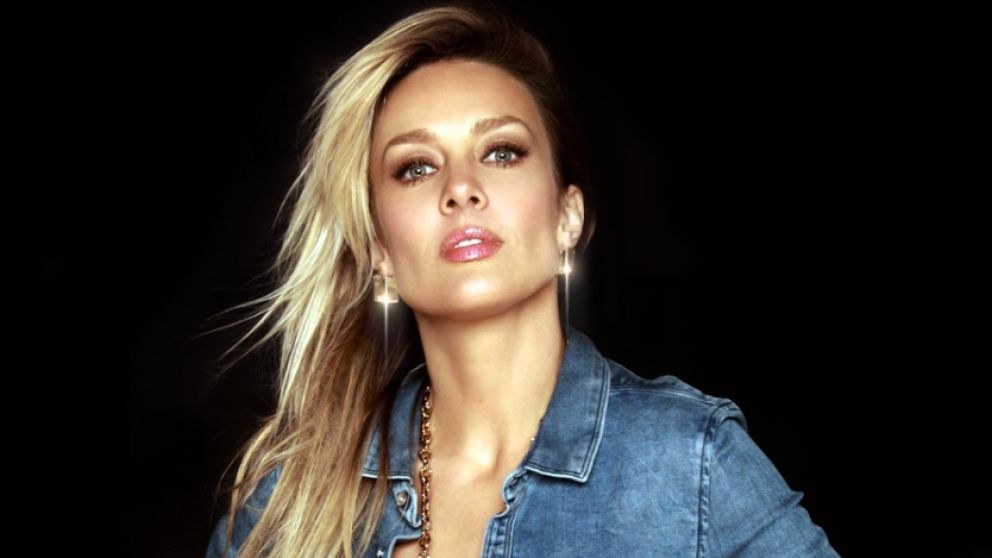 �Mi media naranja! Fey, hot en bikini