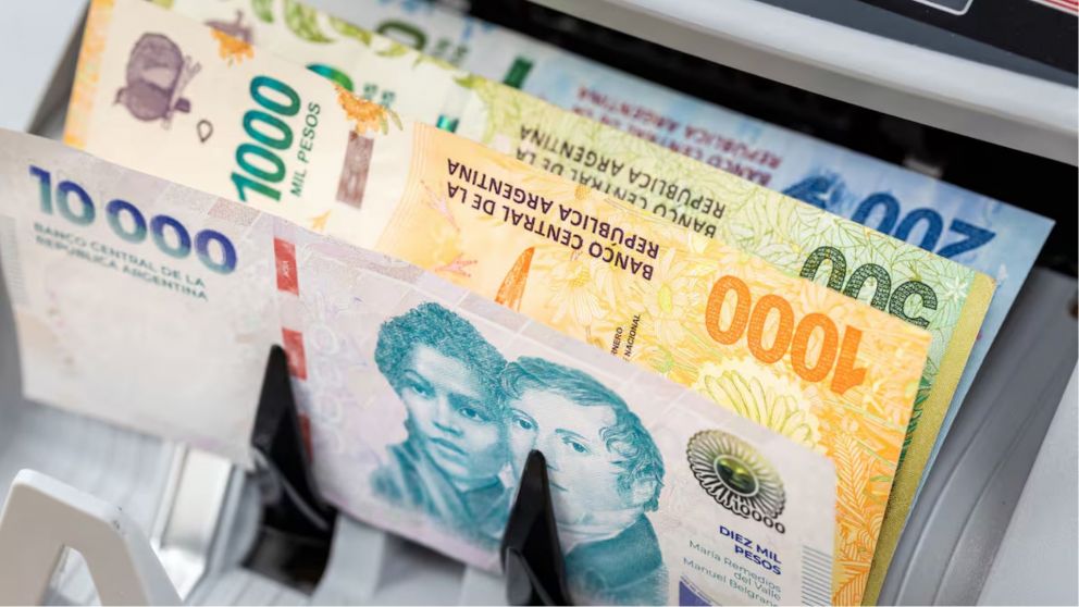 El fin del cepo cambiario provocó que los bancos suban las tasas de interés para los plazos fijos y atraer pesos: ¿Cuánto invertir para ganar un "sueldo" extra (Imagen ilustrativa).