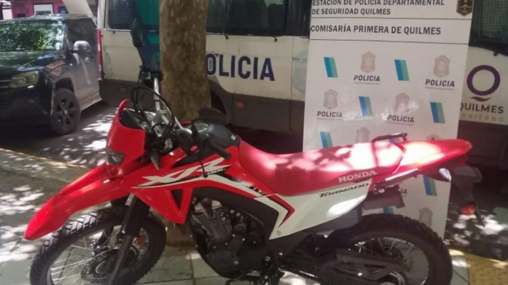 Persecución y caída: así atraparon a un motochorro en el casco céntrico