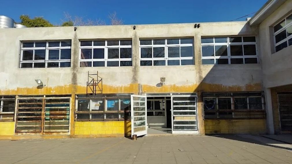 Evacuaron la Técnica 1 de Quilmes por una amenaza de bomba