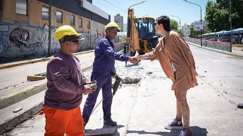 Fuertes críticas de Mayra Mendoza contra AySA y Milei: "Muchos vecinos estén sintiendo mal olor"
