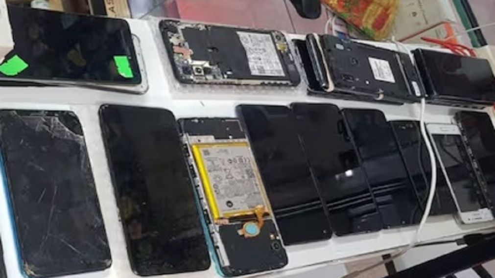 Detienen a un hacker que vaciaba cuentas bancarias tras desbloquear celulares robados