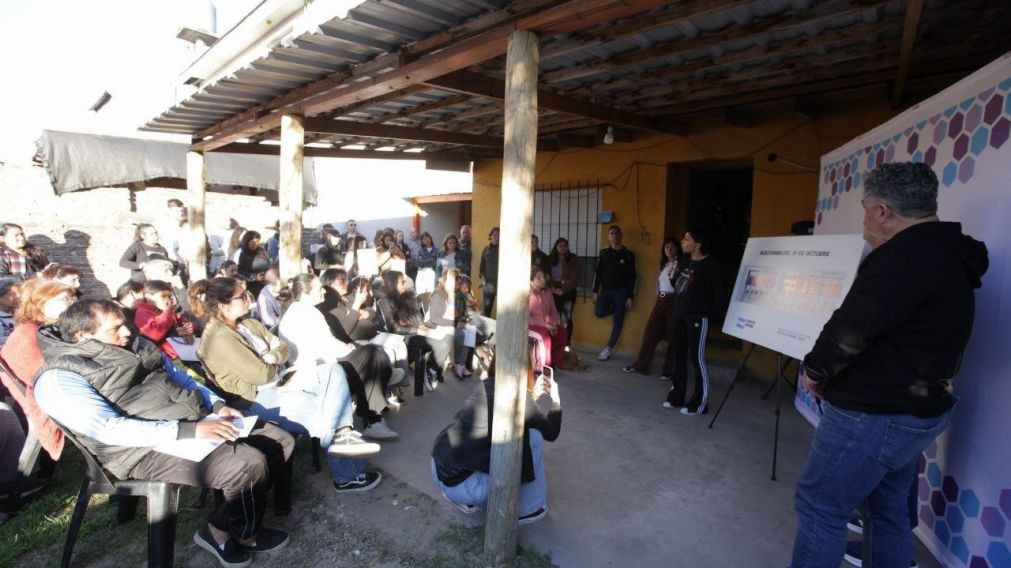 Mayra Mendoza anunció la construcción de nuevos pavimentos: dónde estarán