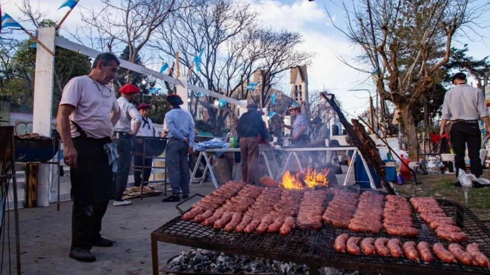 ¡Llegó el día! Bernal celebra una nueva edición de los Fogones y en homenaje al Papa Francisco