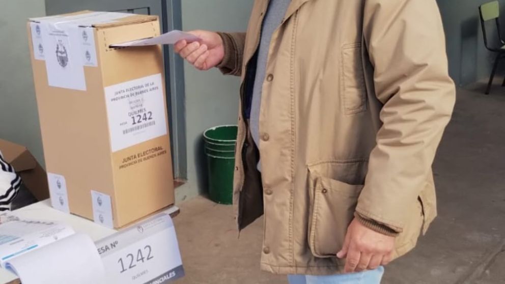 Filareti votó en Ezpeleta y llamó a fortalecer la participación democrática