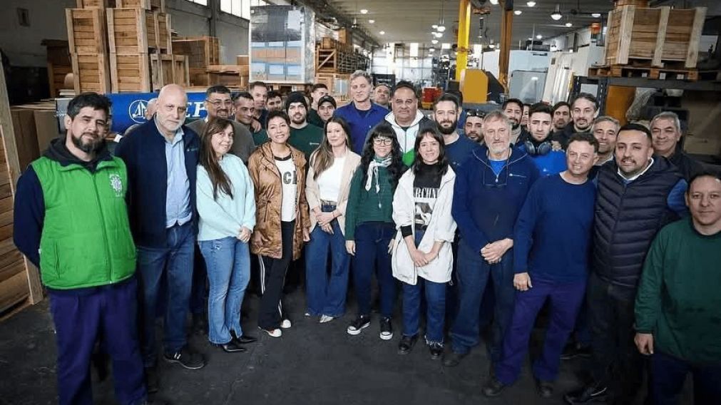 Mayra Mendoza visitó a una industria de Bernal Oeste junto a Soler