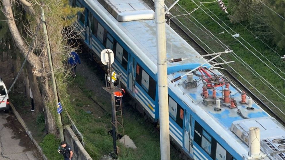 ¡Milagroso! Rescatan con vida a un hombre arrollado por el tren