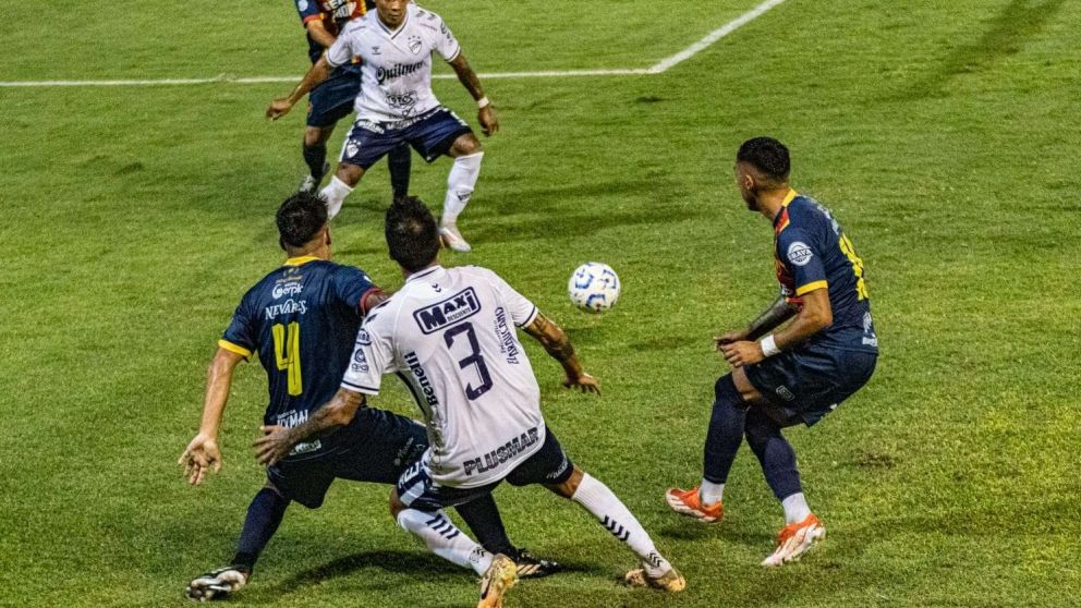 Otra espantosa actuación, otro error garrafal y otra derrota de Quilmes