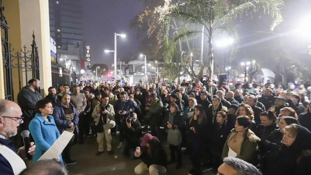 Mayra Mendoza inauguró el pasaje "Papa Francisco" junto a los obispos de Quilmes