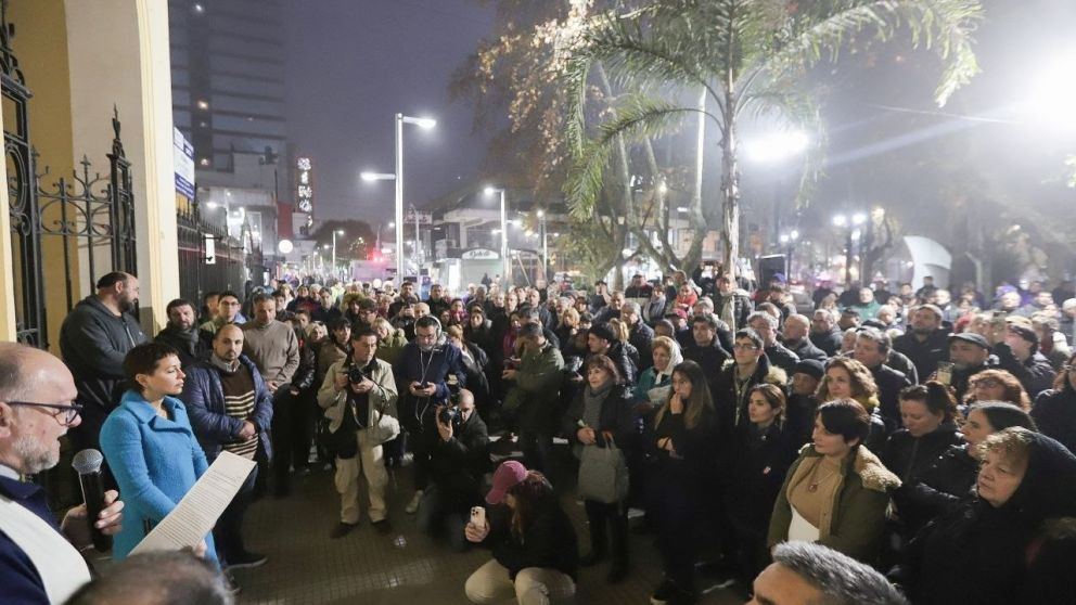 Mayra Mendoza inauguró el pasaje "Papa Francisco" junto a los obispos de Quilmes