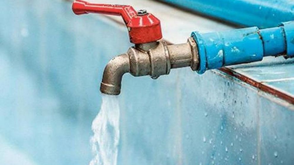 Vecinos reclaman falta de agua