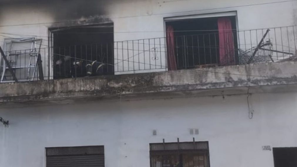 Drama en Quilmes Oeste: feroz incendio deja tres heridos