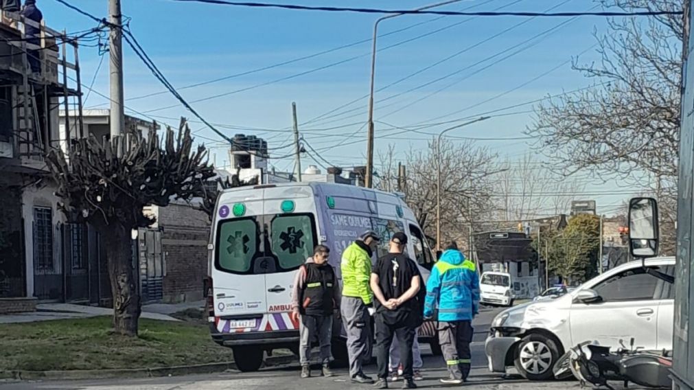 Una motociclista quedó herida tras chocar contra un auto: los detalles del accidente