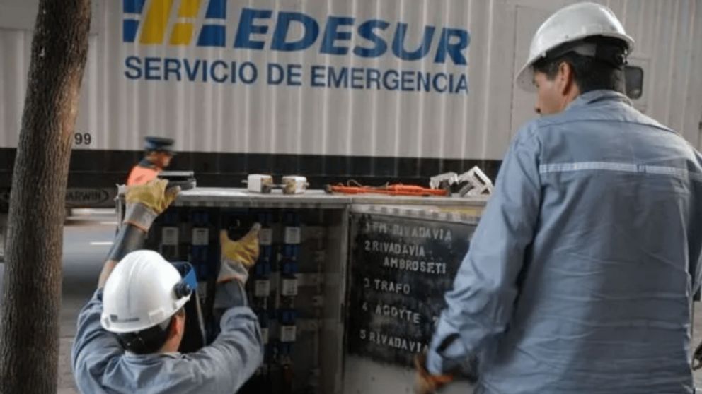 En medio de la ola de calor: miles de usuarios siguen sin luz