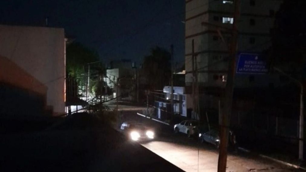 Gran apagón en Quilmes deja a más de 17 mil usuarios sin luz: ¿cuándo se reestablecerá el servicio?