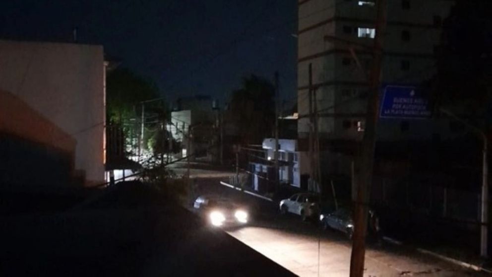 Gran apagón en Quilmes deja a más de 17 mil usuarios sin luz: ¿cuándo se reestablecerá el servicio?