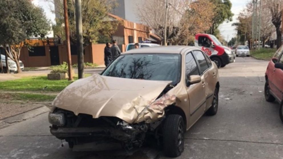 Tremendo choque múltiple: cuatro autos dañados y gran susto