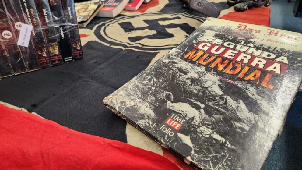 El juez federal de Quilmes entregó objetos nazis incautados en Bernal al Museo del Holocausto