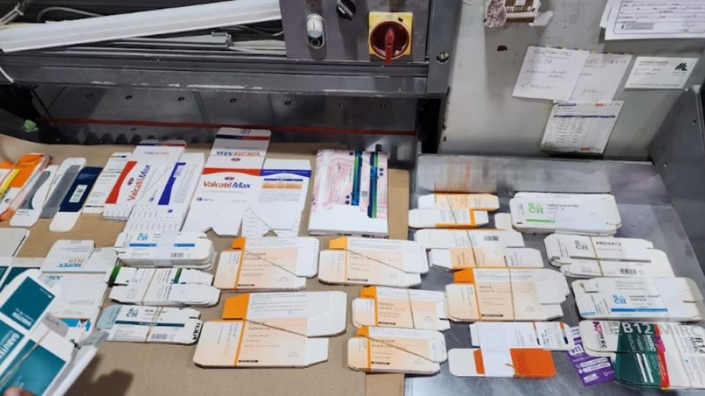 Desbaratan imprenta ilegal en la ciudad: falsificaban marquillas de cigarrillos y guardaban fármacos truchos