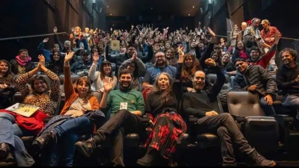Docente de la UNQ ganó doble premio en festival de cine en Tierra del Fuego