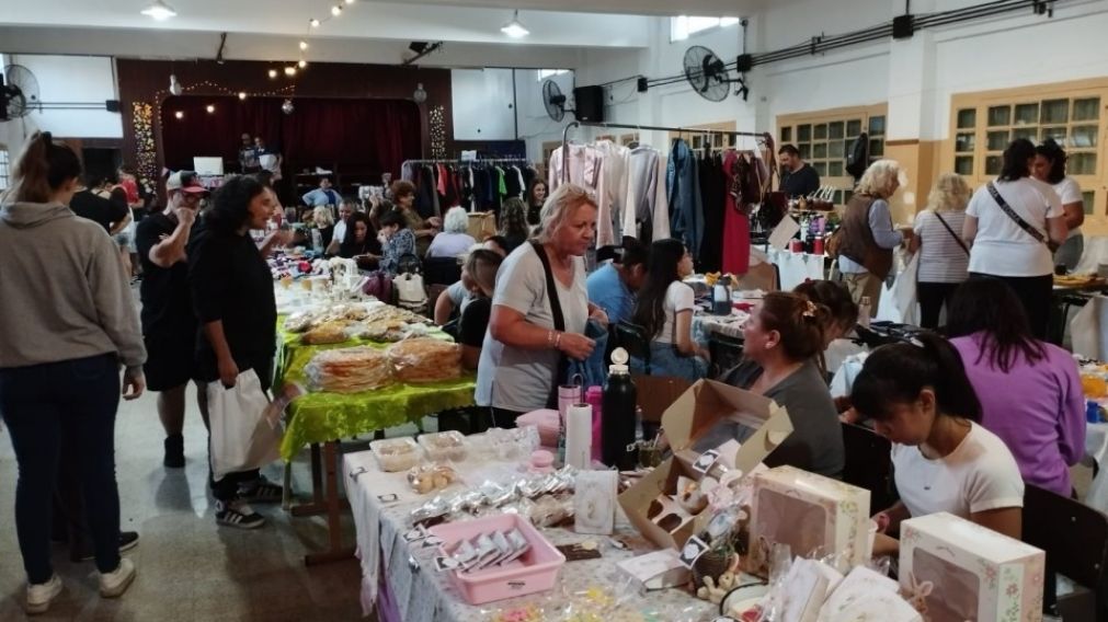 Feria en la Escuela N� 19 de Quilmes: cultura, arte y comunidad