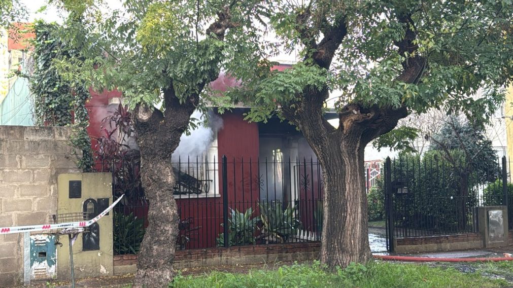 Tragedia en Quilmes: una pareja de jubilados murió en un incendio
