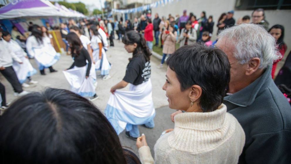 Mayra Mendoza participó del festejo patrio en Ezpeleta Oeste