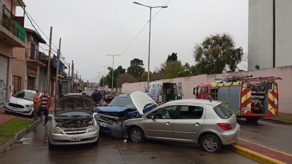 Choque múltiple: dos heridos trasladados al Hospital Iriarte