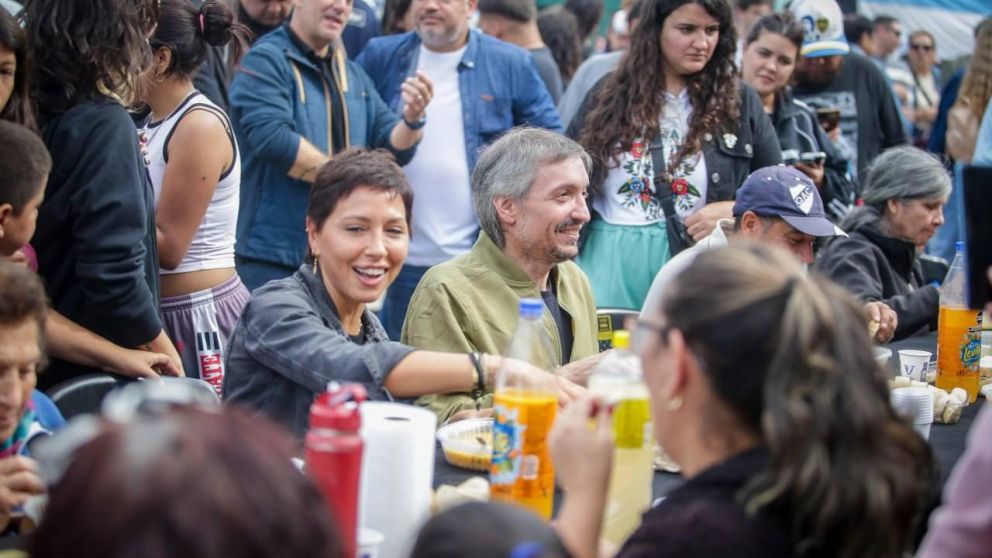 Máximo Kirchner estuvo en Villa Itatí con Mayra Mendoza: "Con Cristina y con el pueblo siempre"