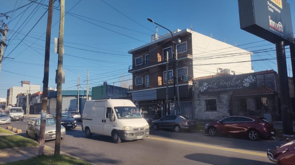 Corte de luz afecta a vecinos y comerciantes en Quilmes Oeste