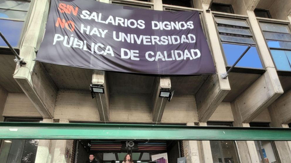 Paran este miércoles docentes universitarios agrupados en la Conadu (X/@PrensaCONADU).