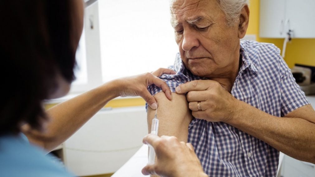 PAMI comenzó este jueves la primera etapa de la campaña nacional de vacunación 2021 contra la gripe (Télam/Archivo).