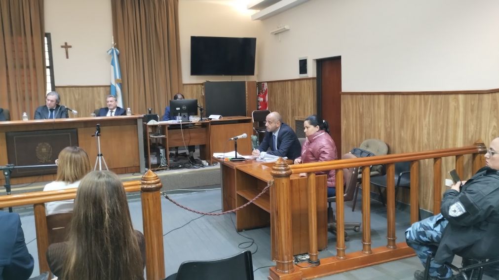 Absolvieron a la mujer acusada de matar a su padre abusador en Berazategui
