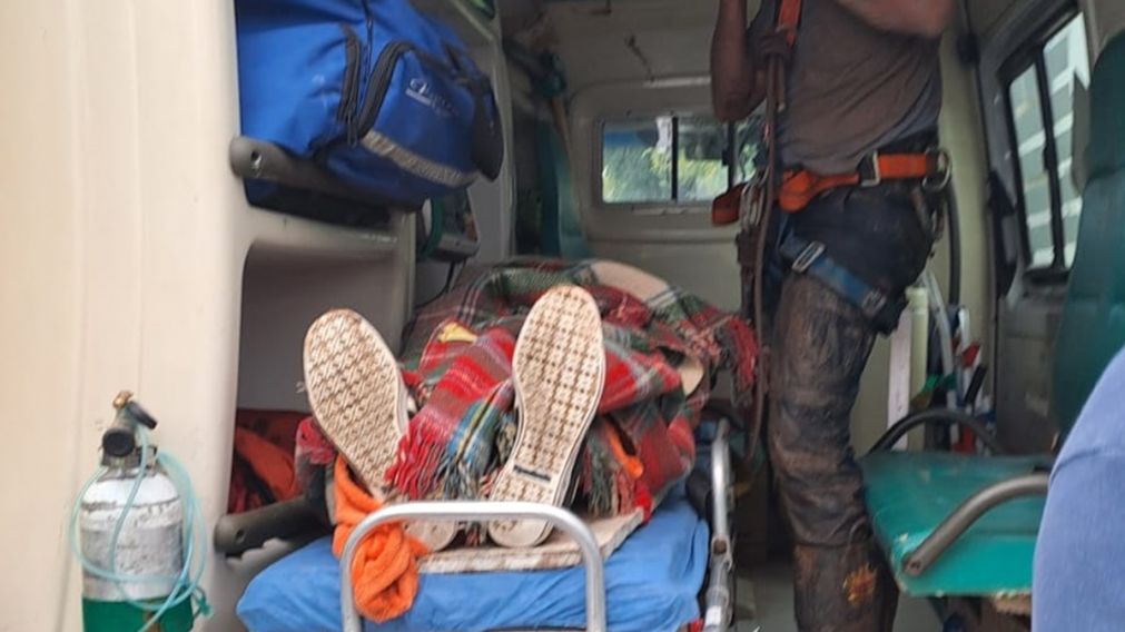 Horror: el suelo se abrió y un hombre cayó al vacío
