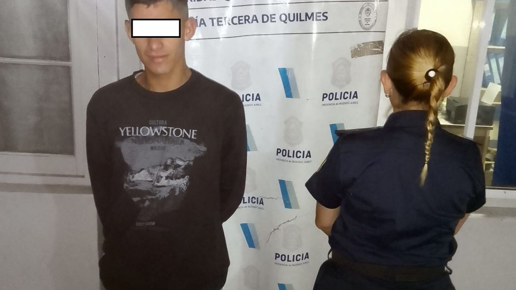 Fugado y fanático: fue a la cancha sin saber que la policía lo esperaba