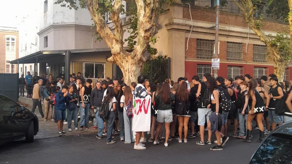 Estudiantes coparon las calles de Quilmes con el UPD