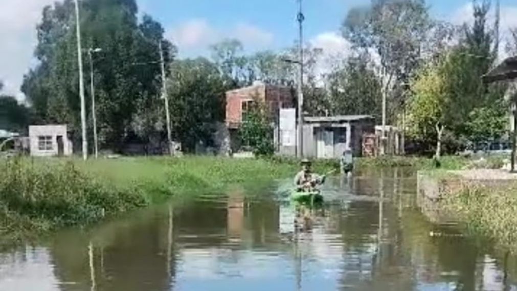 Alerta por crecida del Río de la Plata: calles anegadas y operativos de prevención